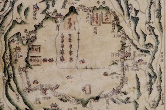 서울대학교 규장각한국학연구원이 소장한 ‘광여도’ 중 ‘도성도’에 나타난 한양도성의 모습은 현재와 별반 다르지 않다. /사진제공=출판사 북촌