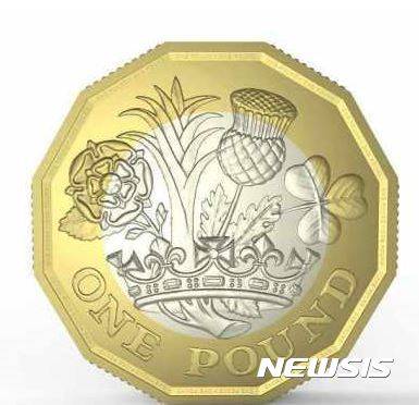 【서울=뉴시스】영국에서 오는 3월 28일 발행되는 새 1파운드짜리 동전 뒷면 . <사진출처: 영국 조폐공사> 2017.01.02