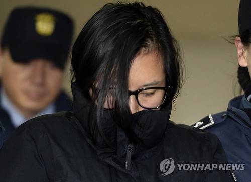세번째 특검 소환 (서울=연합뉴스) 서명곤 기자 = '비선실세' 최순실 씨의 조카 장시호 씨가 2일 오후 서울 강남구 대치동 박영수 특검 사무실로 조사를 받기 위해 소환되고 있다. 2017.1.2 seephoto@yna.co.kr