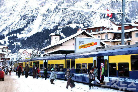 고즈넉한 멋이 살아 있는 스위스 그린델발트는 눈꽃이 만발한 겨울에 가장 매력적이다.(사진=엔스타일투어 제공)