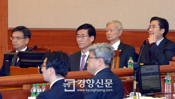 박근혜 대통령 탄핵심판 2차 변론기일이 서울 재동 헌법재판소 대심판정에서 열린 5일 대통령 법률대리인단이 자리하고 있다. /강윤중 기자