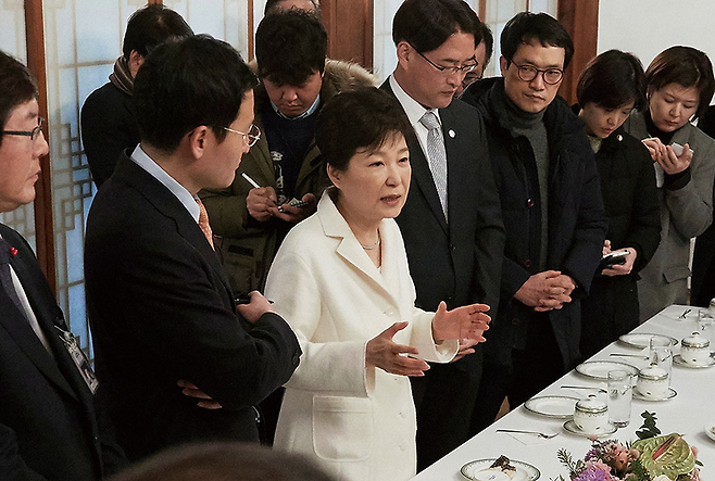 박 대통령은 1월1일 청와대에서 신년 기자간담회를 열었다. © AP 연합