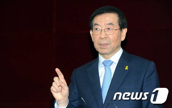 박원순 서울시장이 11일 오전 광주 서구 치평동 시의회 브리핑실에서 기자회견을 열고 정견을 밝히고 있다. 2017.1.11/뉴스1 © News1 황희규 기자