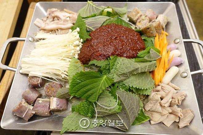 가열하기 전의 ‘순대철판볶음’.