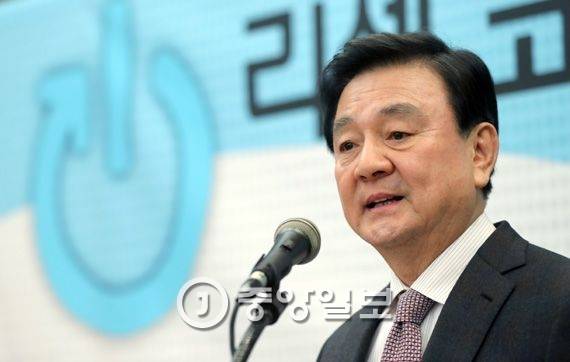 `리셋 코리아: 내가 바꾸는 대한민국` 행사가 13일 서울 프레스센터에서 열렸다. 홍석현 중앙일보·JTBC 회장이 환영사를 하고 있다. 박종근 기자