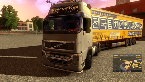 "유로트럭2"의 챠량 이미지를 수정한 한국트럭 모드. 많은 이들에게 꽤나 익숙한 트럭으로 바뀌어 있다. 제대로 플레이하기 위해서는 라디오를 켜고 커피땅콩을 씹으며 플레이해야 한다는 게 커뮤니티 의견의 대세다.