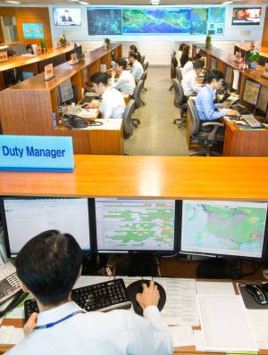 서울 강서구 대한항공 사옥 종합통제센터 기상 상황 모니터링 모습.