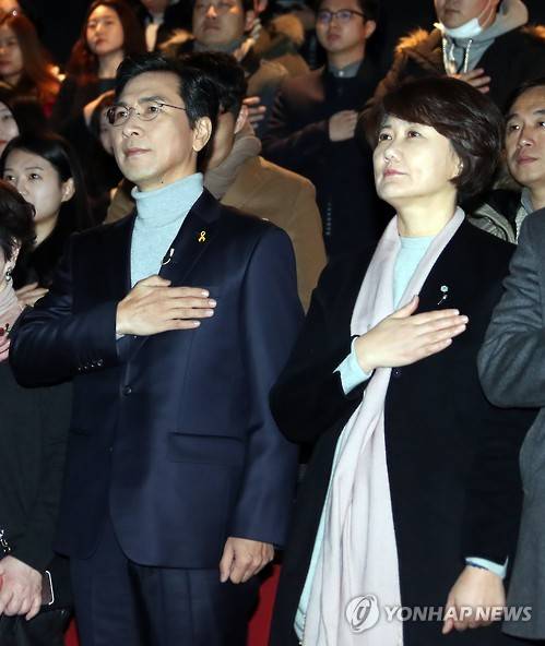 안희정 충남지사(왼쪽)과 부인 민주원씨[연합뉴스 자료사진]