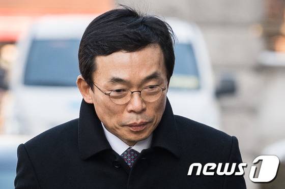 이승철 전국경제인연합회 상근부회장이 23일 오후 서울 종로구 헌법재판소에서 열린 '박근혜 대통령 탄핵심판 8차 변론기일'에 증인으로 출석하고 있다. 2017.1.23/뉴스1 © News1 유승관 기자