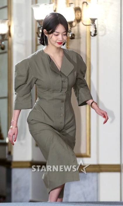 [★포토]신민아, 노출 없이도 돋보이는 몸매