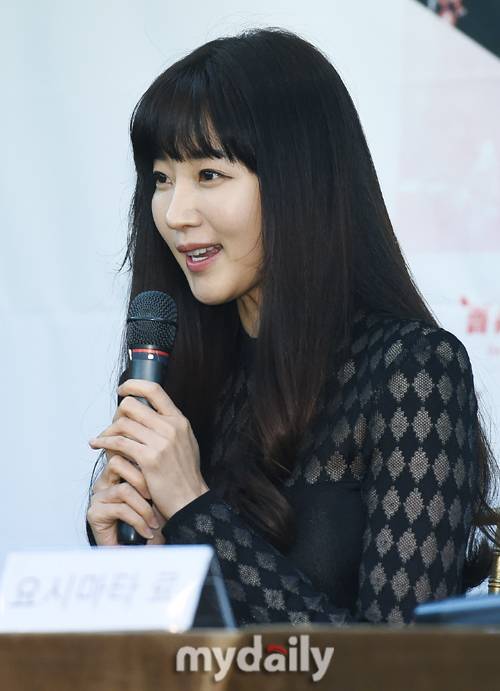 ▲김사랑 '20대도 울고 갈 인형 미모'