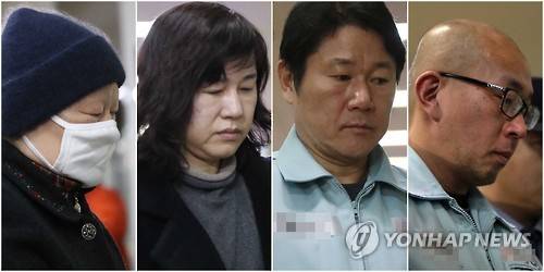박영수 특별검사팀이 설 연휴 첫날인 27일 최순실씨 딸 정유라(21)씨의 이화여대 입시·학사 비리와 관련해 김경숙(62) 전 신산업융합대학장(왼쪽), 이인성(54) 의류산업학과 교수(왼쪽에서 2번째), 남궁곤(55) 전 입학처장(왼쪽에서 3번째)과 블랙리스트 관련해 차은택 전 창조경제추진단장을 구치소에서 소환해 조사 중이다.