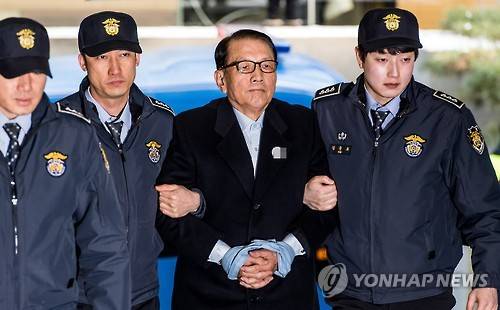 김기춘 전 청와대 비서실장이 22일 특검에 출석하고 있다. [자료사진]