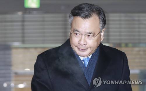 출근 중인 박영수 특별검사