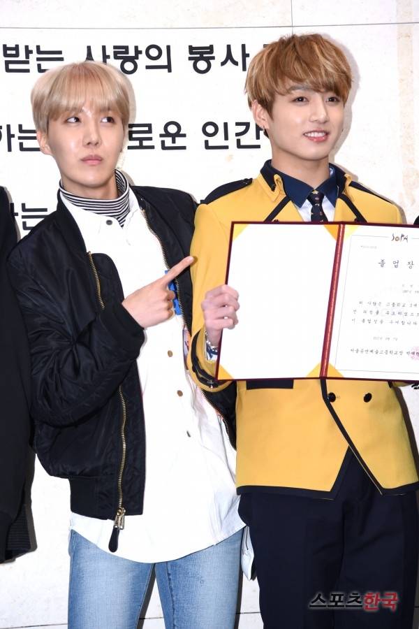 서울공연예술고등학교에서 열린 졸업식에 참석하고 있는 방탄소년단 제이홉. 사진=장동규 기자 jk31@hankooki.com