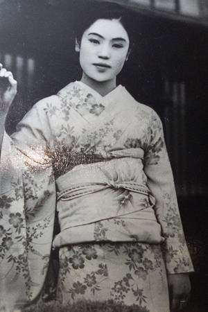 소설 "설국"의 주인공인 코마코의 실제 모델인 마쓰에의 젊은 시절 모습.