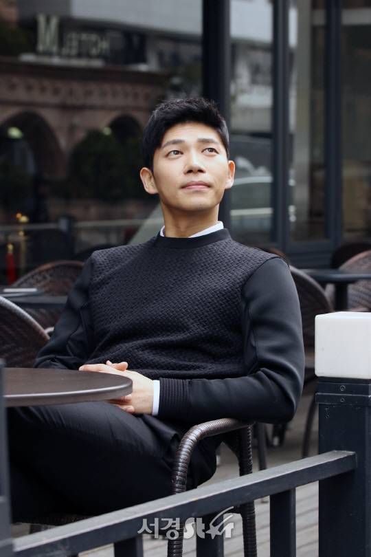 배우 지승현이 인터뷰전 포즈를 취하고 있다./사진=오훈 기자