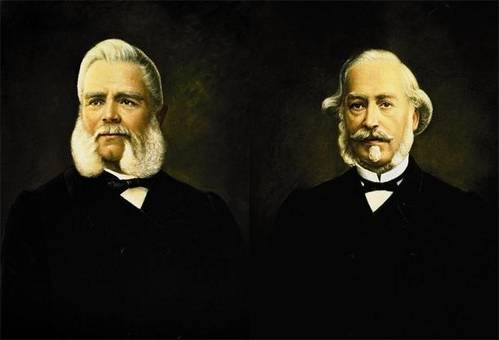 파텍필립은 1839년 스위스에 정착한 폴란드 귀족 앙투안 드 파텍과 프랑스 출신의 시계기술자 장 아드리앙 필립에 의해 생했다.