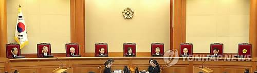 탄핵심판 16차 마지막 변론  (서울=연합뉴스) 박동주 기자 = 22일 오전 서울 종로구 재동 헌법재판소에서 열린 탄핵심판 16차 변론에서 이정미 헌법재판소장 권한대행이 발언하고 있다. 2017.2.22  pdj6635@yna.co.kr   (끝)