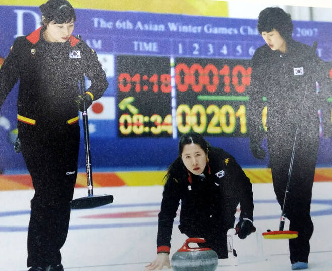 ▲ 한국은 2007년 창춘 대회 여자 컬링에서 우승해 메달 획득 종목의 다변화에 시동을 걸었다. ⓒ대한체육회