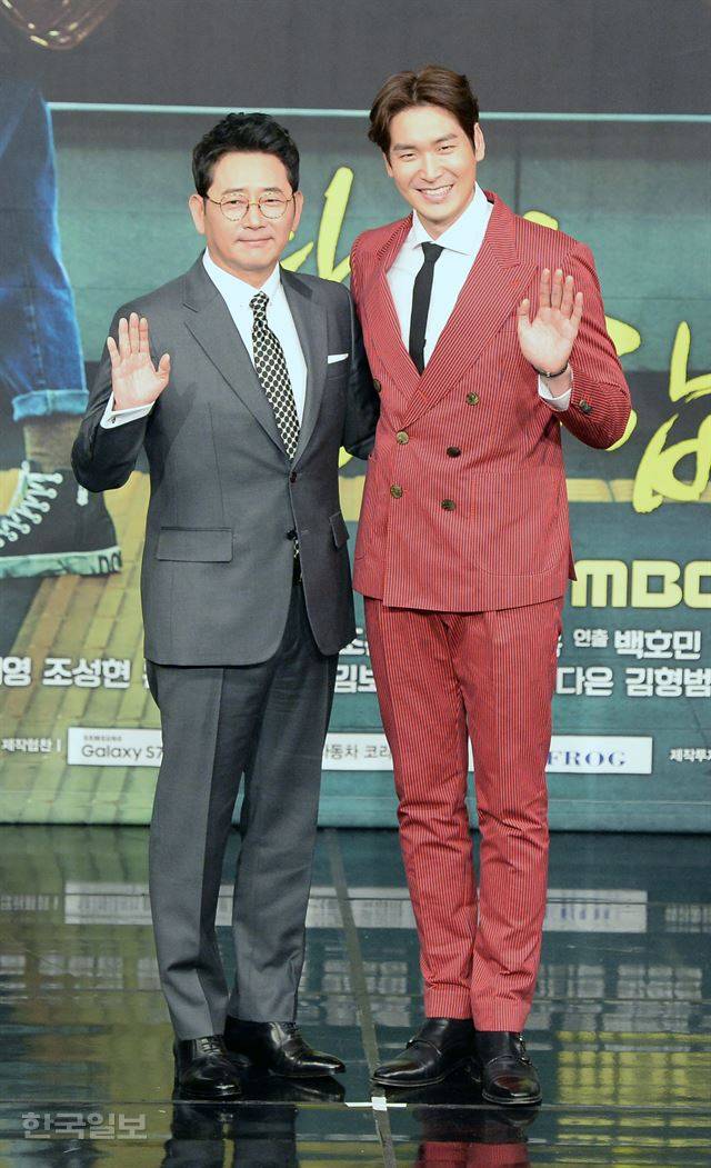 배우 전광렬, 정겨운이  28일 오후 서울 마포구 상암 MBC 골든 마우스홀에서  MBC 주말드라마 '당신은 너무합니다' 제작발표회 포토타임에 포즈를 취하고 있다. 김종진 인턴기자