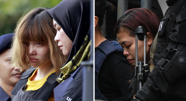 김정남 살해 용의자인 베트남인 도안 티 흐엉(왼쪽 사진 가운데)과 인도네시아인 시티 아이샤(오른쪽 사진)가 1일 말레이시아 쿠알라룸푸르 세팡법원에 들어서고 있다. 검찰은 이날 흐엉과 아이샤를 살인 혐의로 기소했다. 쿠알라룸푸르 | AP·AFP연합뉴스
