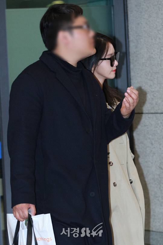 소녀시대의 멤버 윤아가 1일 오전 해외일정을 마치고 인천공항을 통해 입국하고 있다.