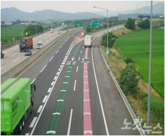 고속도로 모든 분기점에 차로 유도선이 확대 설치된다. 2개 방향으로 갈라지는 중부내륙선 현풍JCT(양평방향). (사진=한국도로공사 제공)
