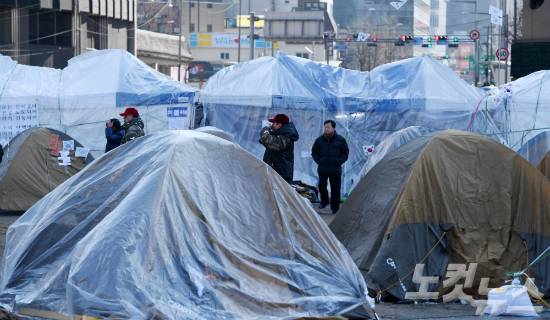 '대통령 탄핵 기각을 위한 국민총궐기 운동본부(탄기국)' 측이 운영하는 분향소와 텐트촌. (사진=박종민 기자/자료사진)