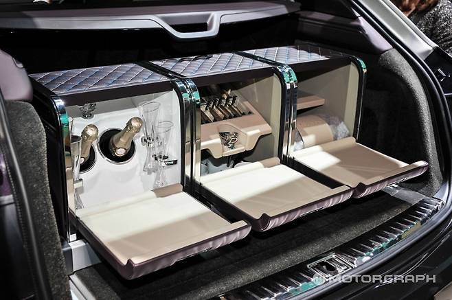 벤테이가를 타는 사람이라면 가벼운 피크닉도 차별돼야 한다. (사진=김상영 기자)