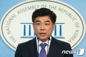 민주당 대권주자인 이재명 성남시장 측 공동대변인을 맡은 김병욱 의원. © News1 유승관 기자