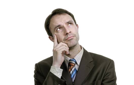 궁금한 표정의 남성