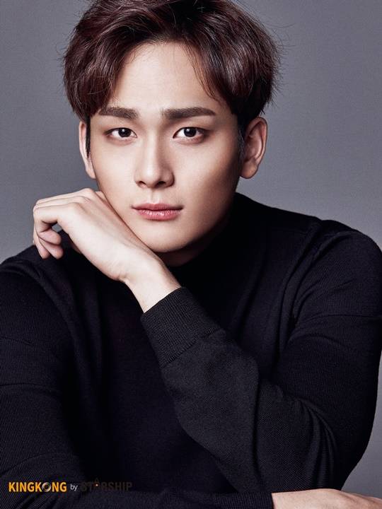 언니는 살아있다 조윤우