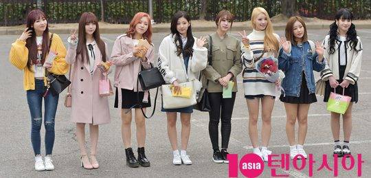 그룹 러블리즈 24일 오전 서울 영등포구 여의도동 KBS 신관 공개홀에서 열린 KBS 2TV ‘뮤직뱅크’ 리허설에 참석하고 있다.