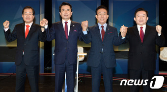 자유한국당 대선주자들. 왼쪽부터 홍준표, 김진태, 김관용, 이인제. 2017.3.27/뉴스1 © News1 국회사진취재단