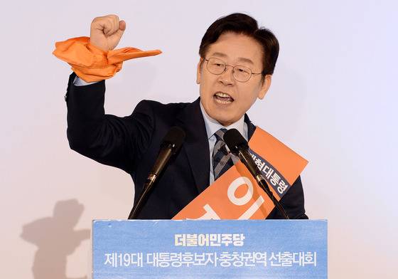 이재명 더불어민주당 대선주자가 29일 오후 대전시 중구 충무체육관에서 열린 '더불어민주당 제19대 대통령후보자 충청권역 선출대회'에서 정견발표를 하고 있다. /사진=뉴스1