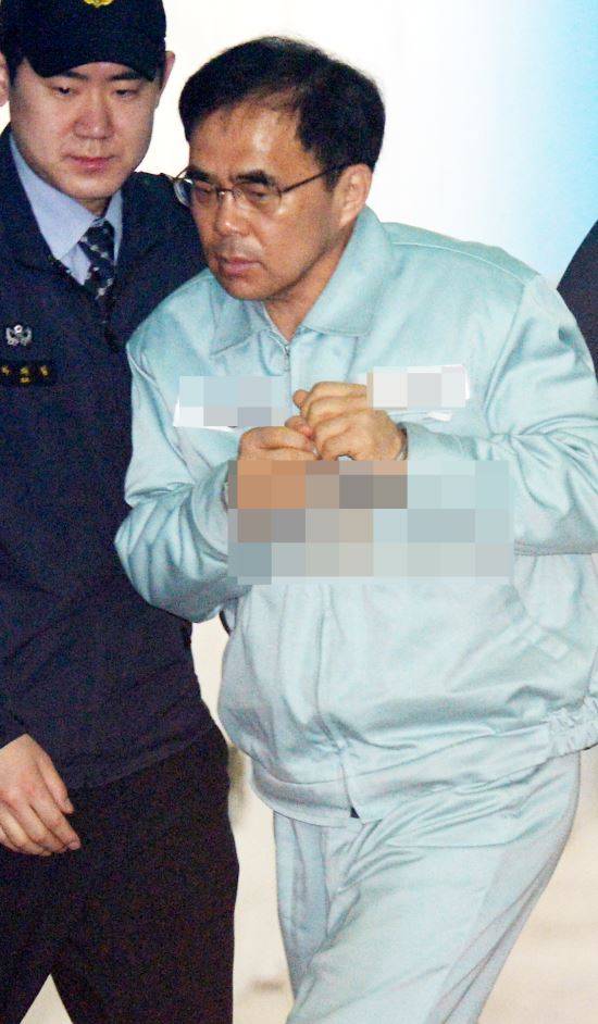 박근혜 전 대통령이 구속된 31일 오전 서울 서초구 서울중앙지방법원에 김종 전 문화체육관광부 제2차관이 공판에 출석하고 있다.  뉴시스