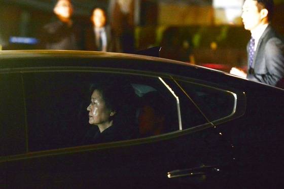 박근혜 전 대통령이 31일 오전 서울 서초구 서울중앙지방검찰청에서 서울구치소로 이송되고 있다./사진=뉴스1