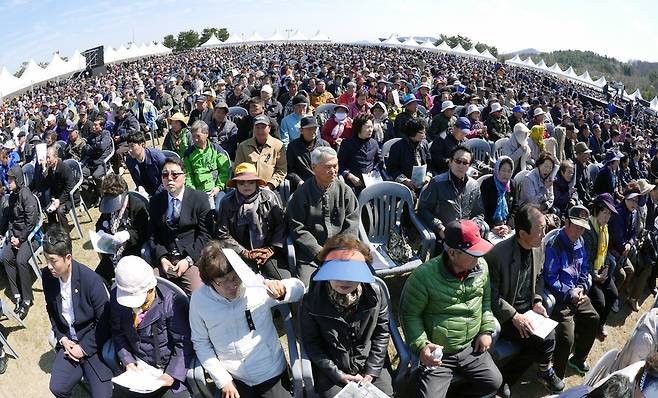 제69주년 제주4·3희생자추념식이 3일 오전 유족과 도민 등 1만여명이 참석한 가운데 제주시 봉개동 제주4·3평화공원에서 열렸다.