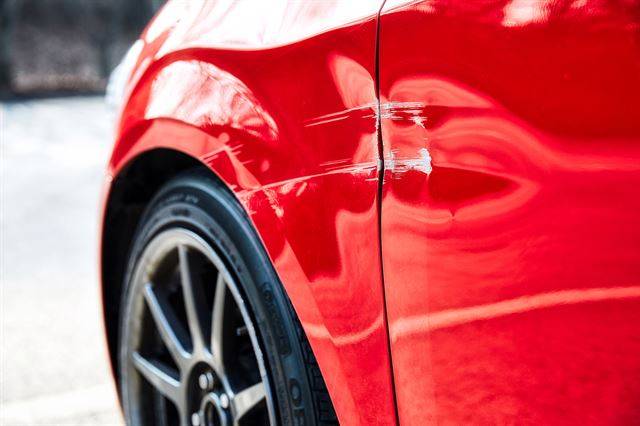 아베오 경주차에는 치열했던 경쟁의 흔적이 진하게 남아 있었다. 내가 출전할 지도 모를 경주다.