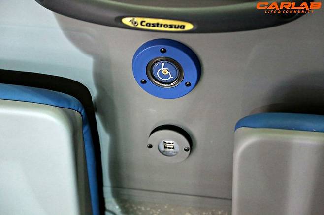 USB 포트가 각각 2개씩 총 4개 마련됐다