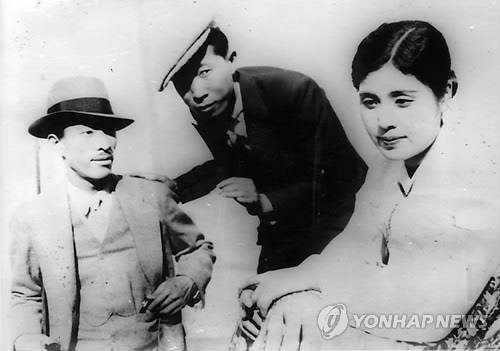 주연 여배우는 신일선