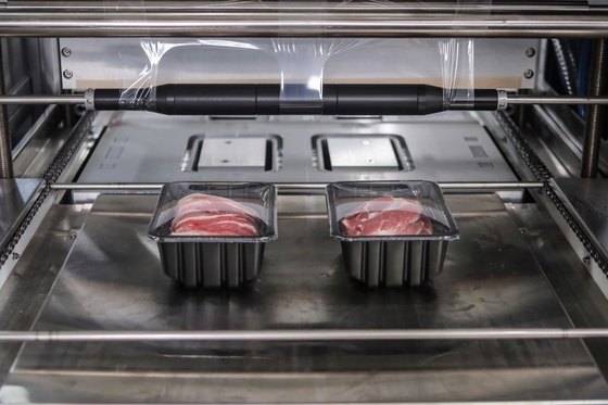 대전에 위치한 정육각 공장은 김재연 대표가 만든 자동화 시스템으로 운영한다. [사진 정육각]