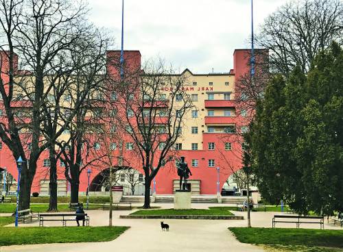 1930년 건설된 빈의 공공임대주택 ‘칼 마르크스 호프’는 공공임대주택을 통해 주거 안정을 이뤄낸 빈의 주거정책을 상징하는 건축물이다. 마치 고급 주택단지의 외양을 보는 듯하다.
