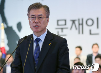 문재인 더불어민주당 대선후보가 10일 서울 여의도 중소기업중앙회에서 중소기업단체협의회 초청 강연을 하고 있다. 2017.4.10/뉴스1 © News1 송원영 기자
