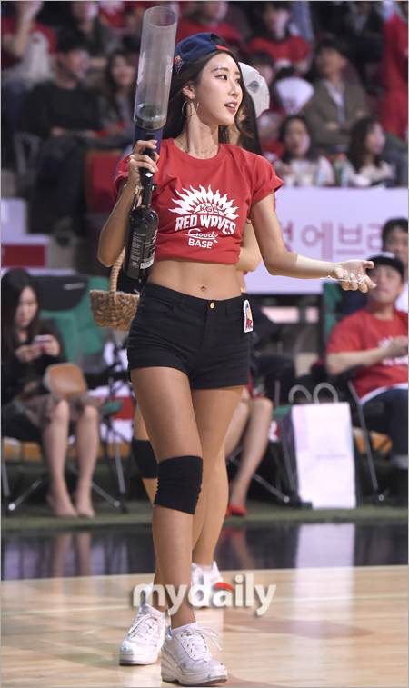 ▲ 치어리더 '어마어마한 복근'