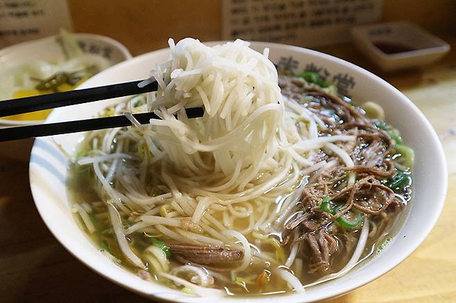 양지 쌀국수 8,000원.