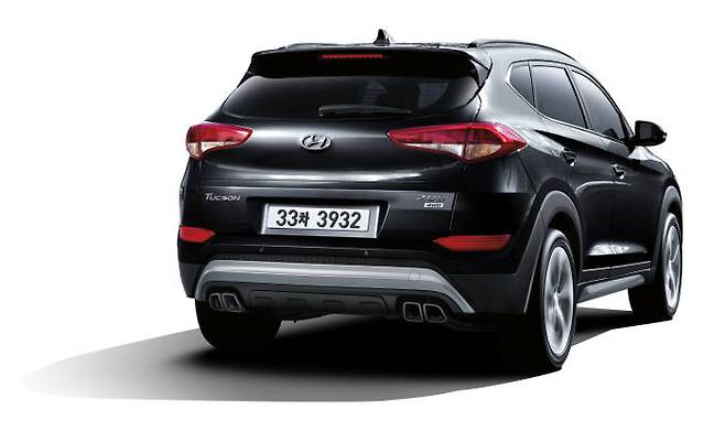 2017년형 투싼 후면 모습.