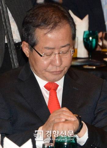 홍준표 후보가 19일 서울 여의도 중소기업중앙회에서 열린 CEO 혁신포럼에 참석했다. 권호욱 선임기자