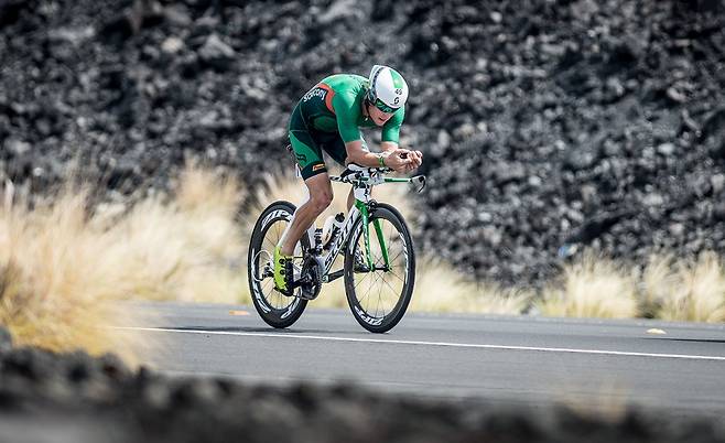 코나에서 진행되는 아이언맨 챔피언십.